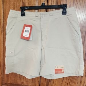 Weatherproof Tan Cargo Shorts Mid-Length Versatile Design